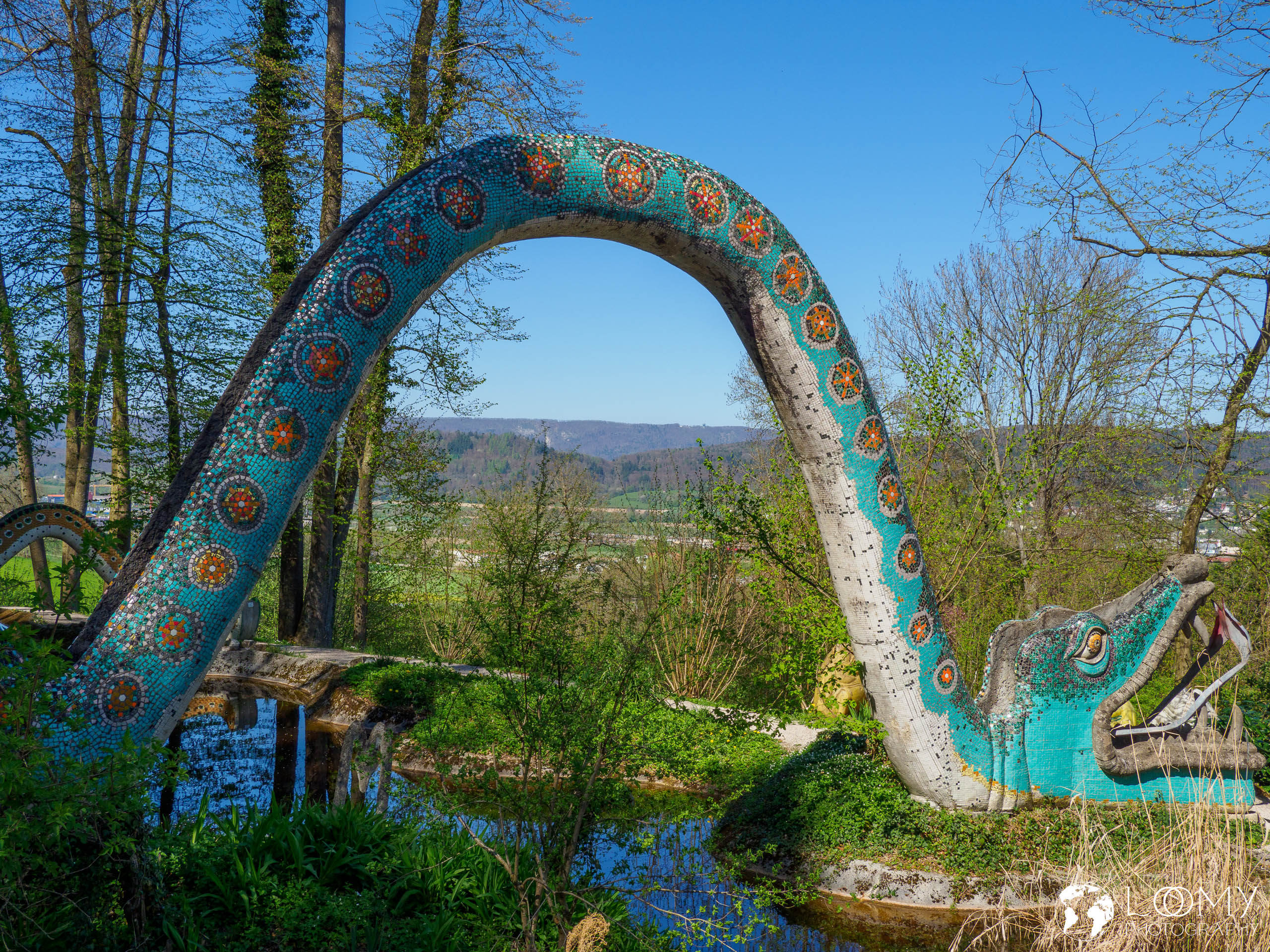 Hausweiher mit Schlangenbrücke