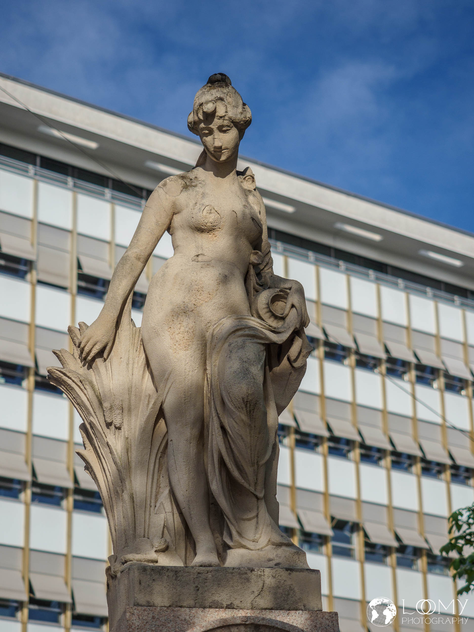 Brunnen mit Wassernymphe