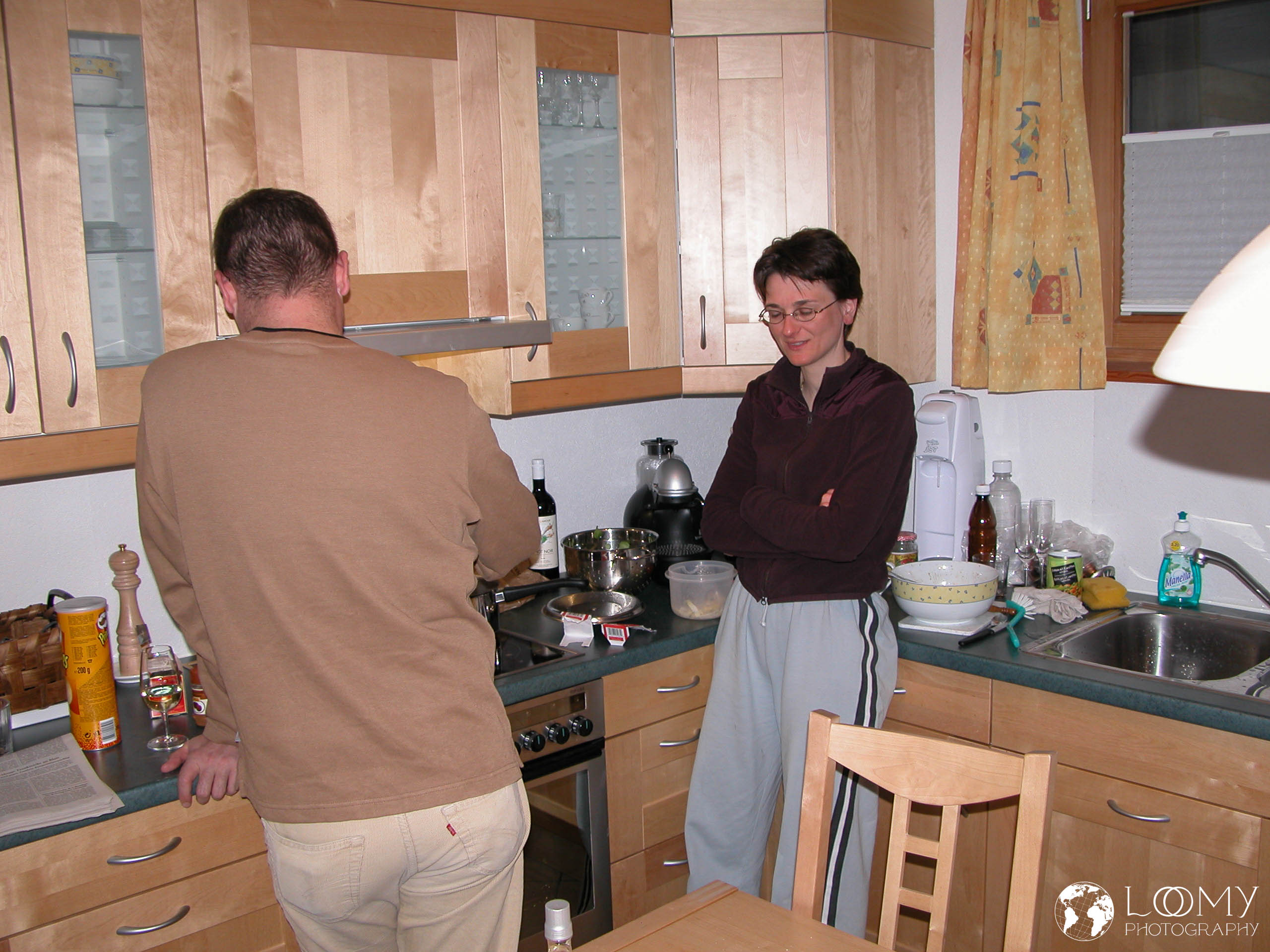 Christoph und Sandra beim Fonduevorbereiten