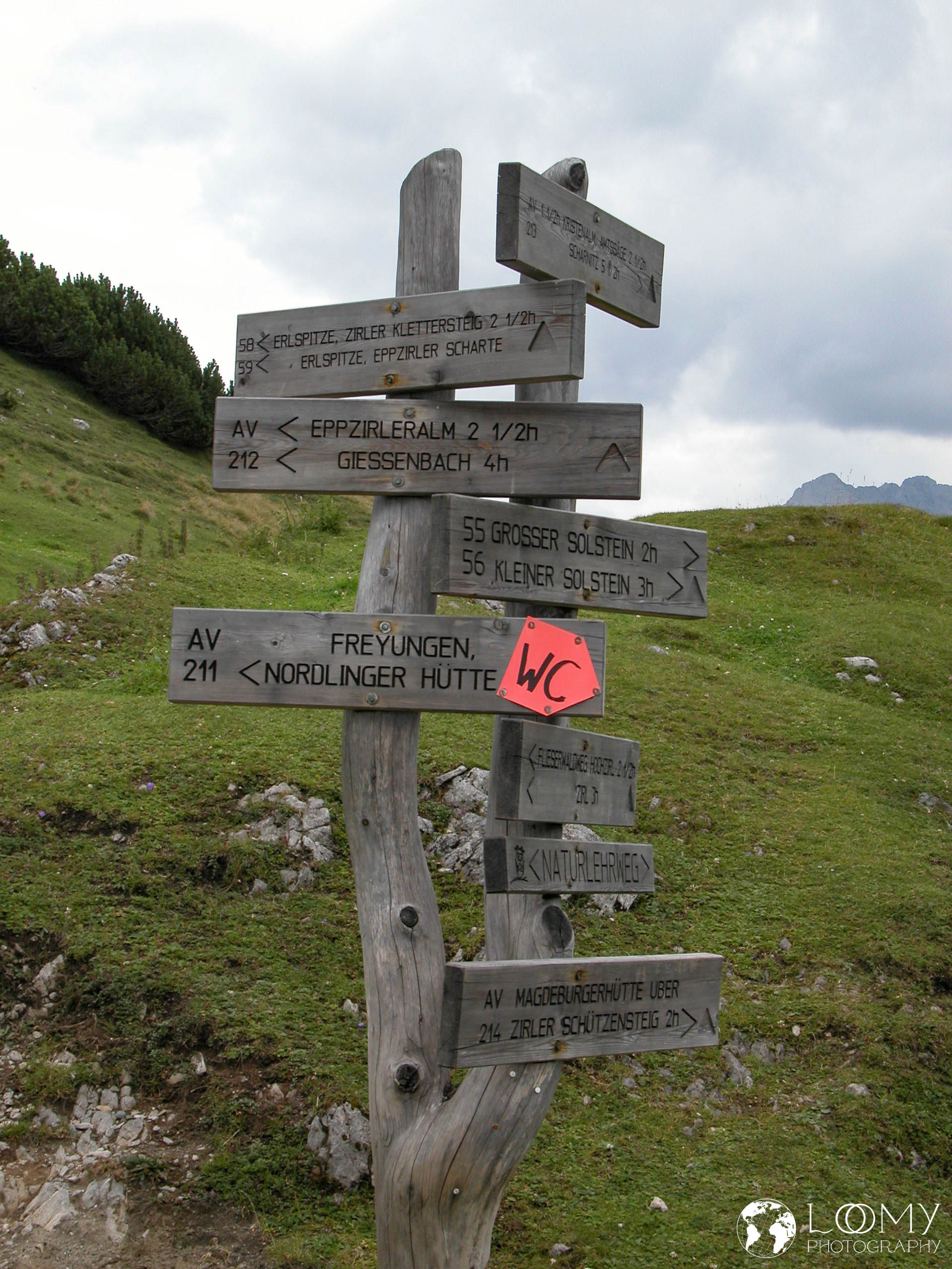 Wegweiser vorm Solsteinhaus (1805m)