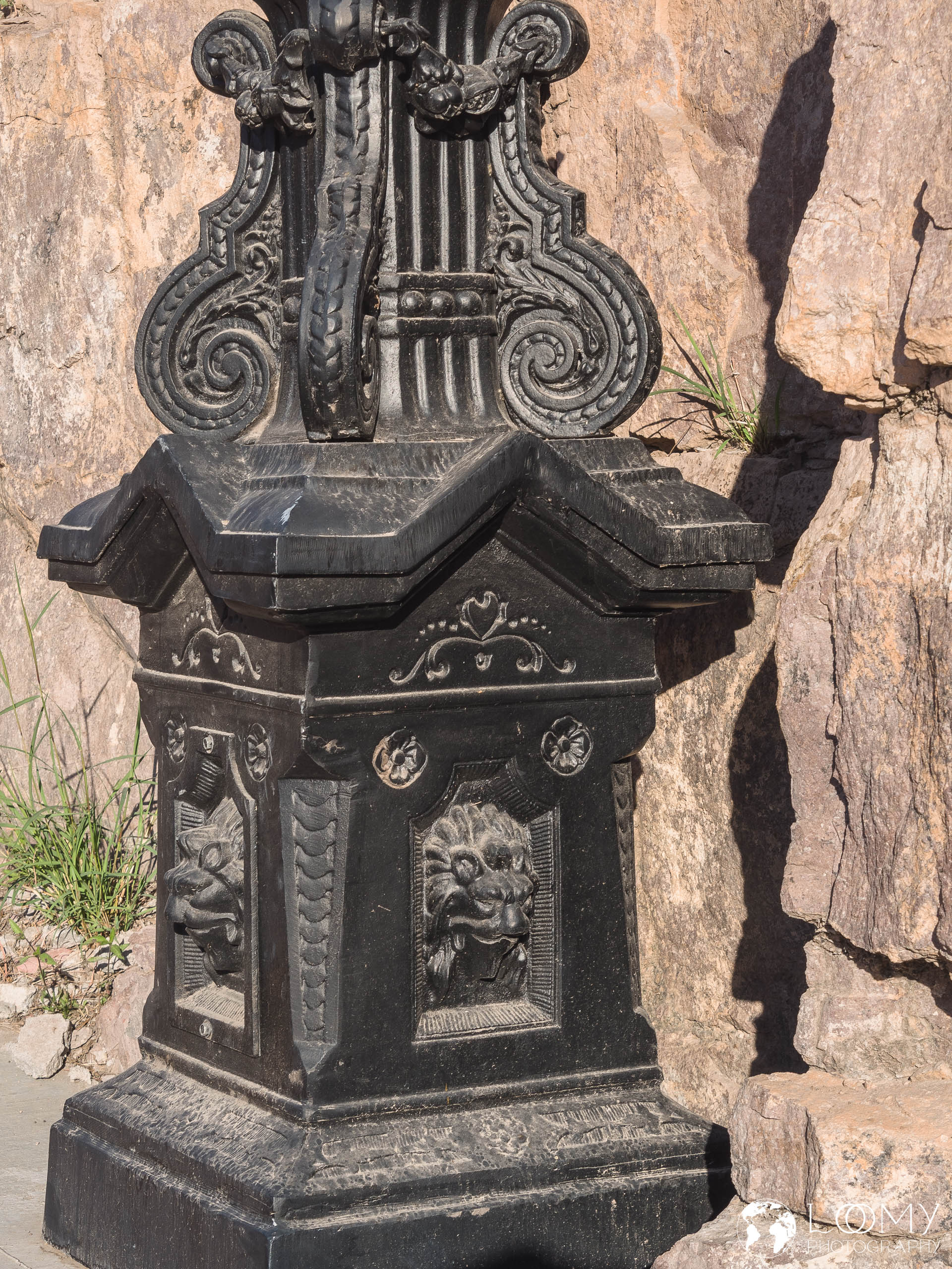 Verzierter Lampensockel